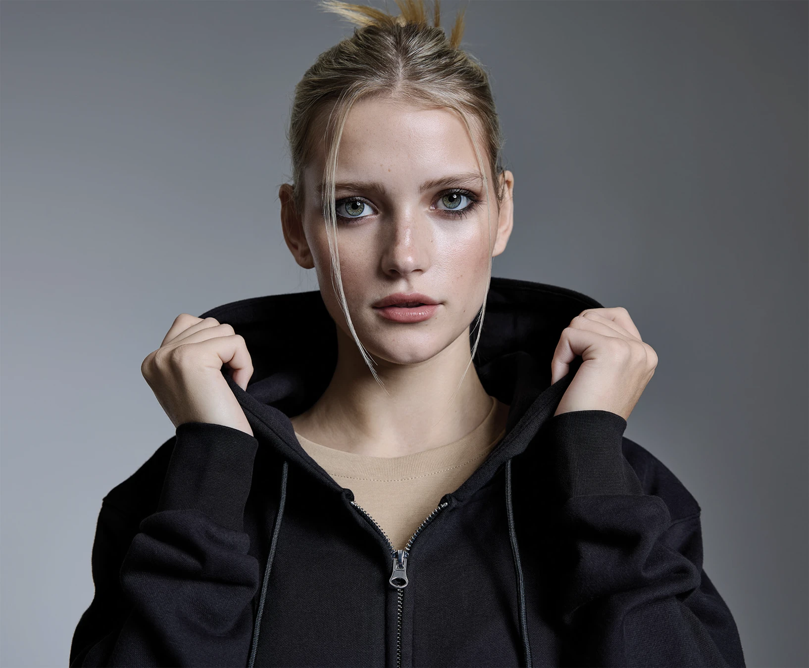 Anthem Studio Zipped Hoodie Anthem Studio Zipped Hoodie