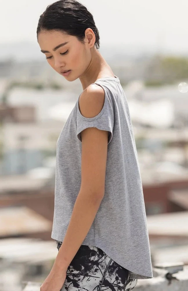 SkinniFit Womens Drop Tail T