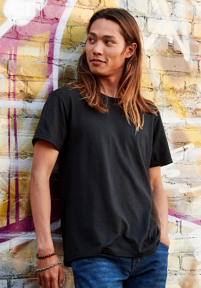 schwarzes Jerzees Essential T-Shirt, Model